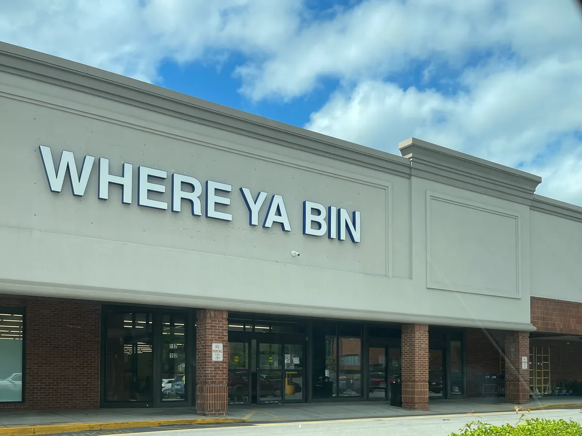 Where Ya Bin Columbia storefront and bin store photos