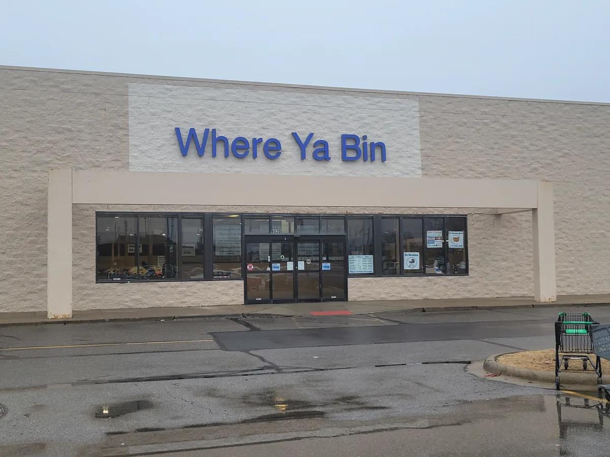 Where Ya Bin Dublin storefront and bin store photos