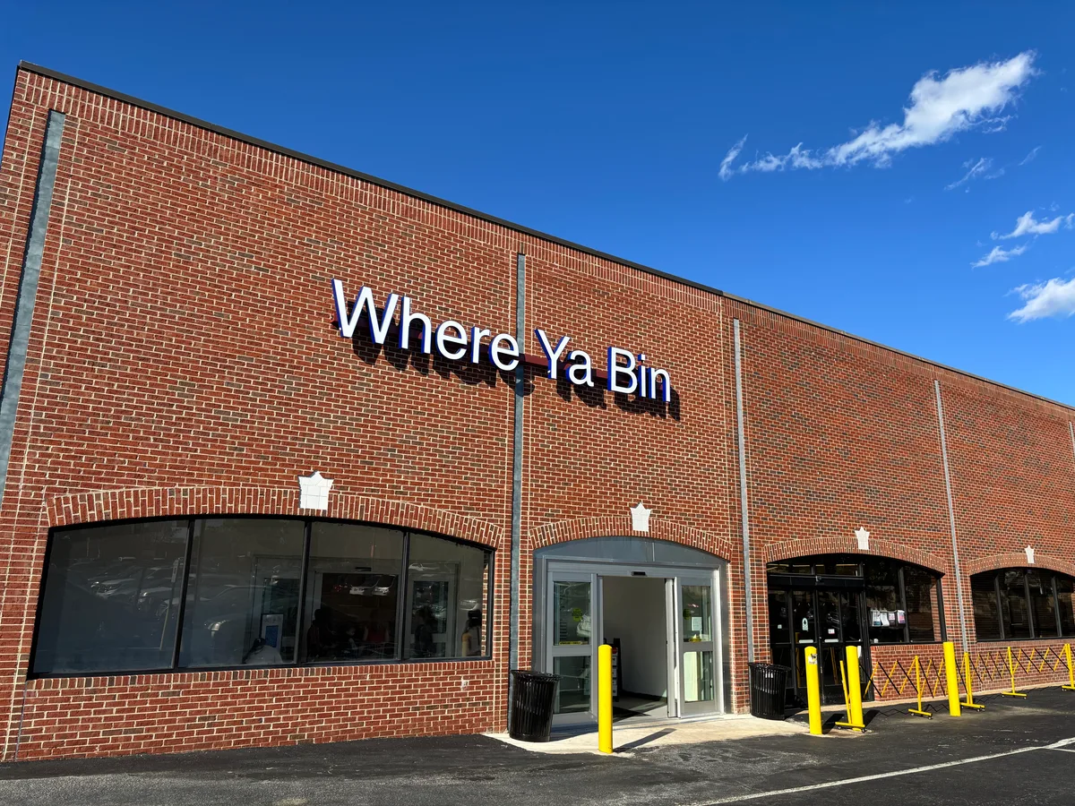 Where Ya Bin Richmond storefront and bin store photos