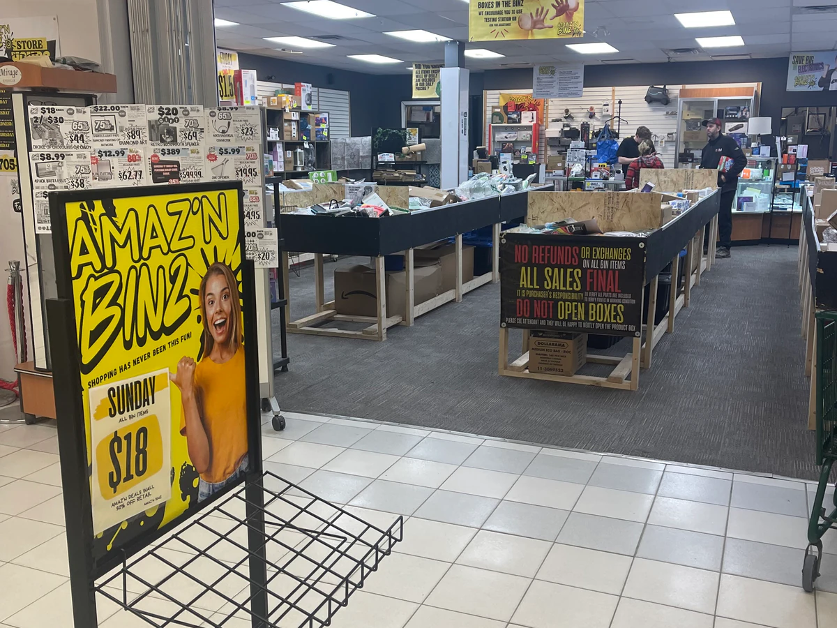 Amaz’n Binz bin store in Hanmer, Ontario — a Canadian liquidation store with daily price drops.