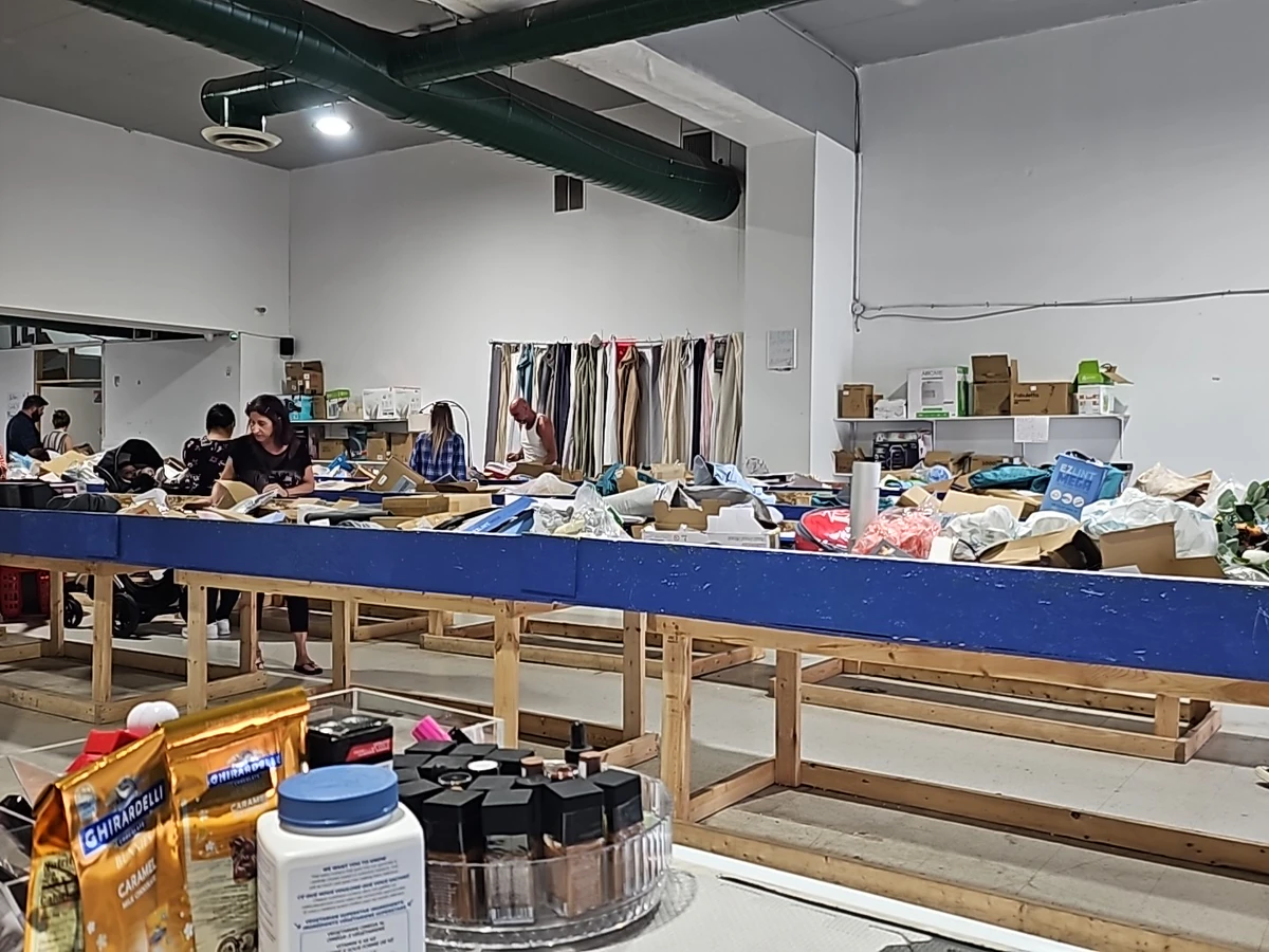 Amazing Bins bin store in Leamington, Ontario — a Canadian liquidation store with daily price drops.
