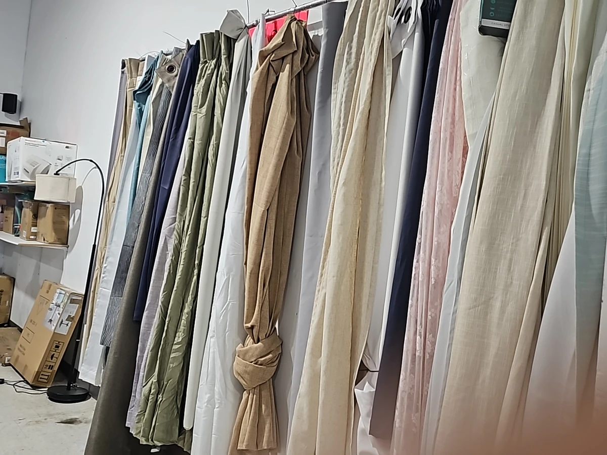 Amazing Bins bin store in Leamington, Ontario — a Canadian liquidation store with daily price drops.