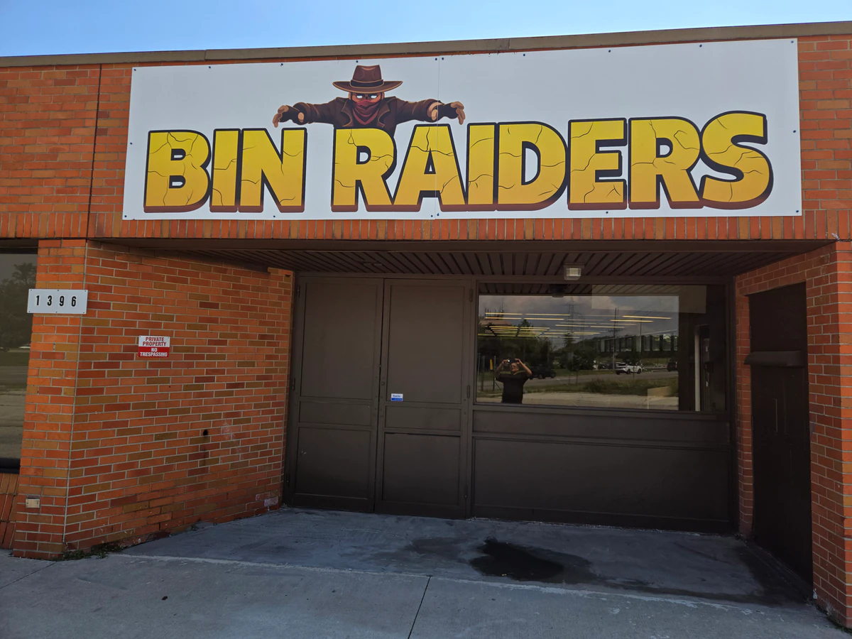 Bin Raiders bin store in Burlington, Ontario — a Canadian liquidation store with daily price drops.