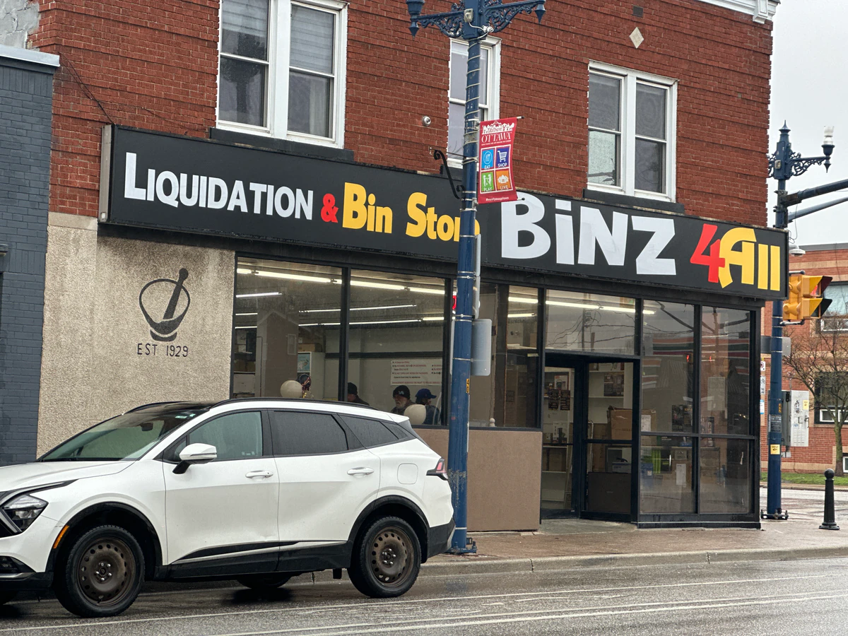 Binz 4 All bin store in Windsor, Ontario — a Canadian liquidation store with daily price drops.