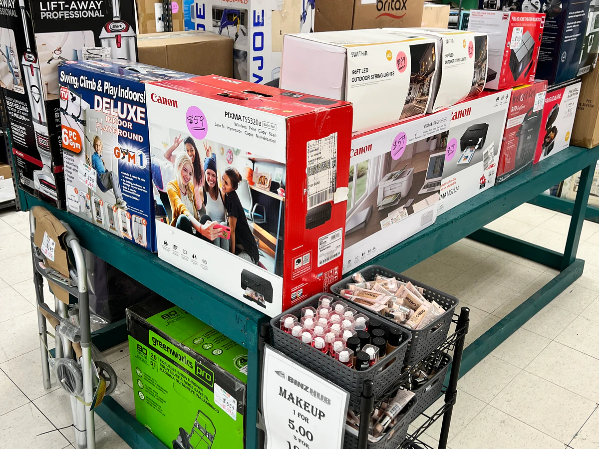 Binz Hub Liquidation bin store in Saint Catharines, Ontario — a Canadian liquidation store with daily price drops.
