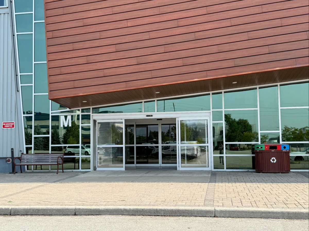 Buddy Binz bin store in Vaughan, Ontario — a Canadian liquidation store with daily price drops.