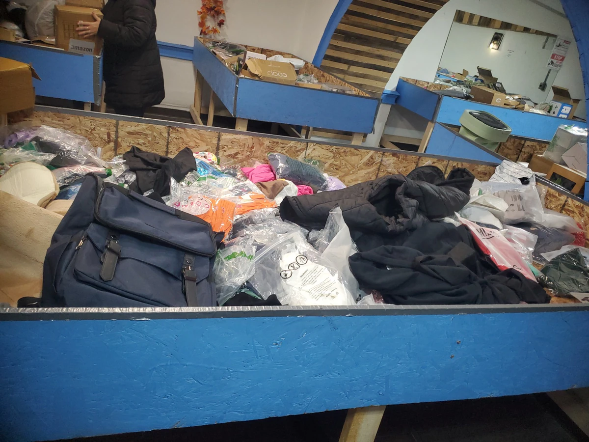 Dream Bins bin store in Windsor, Ontario — a Canadian liquidation store with daily price drops.