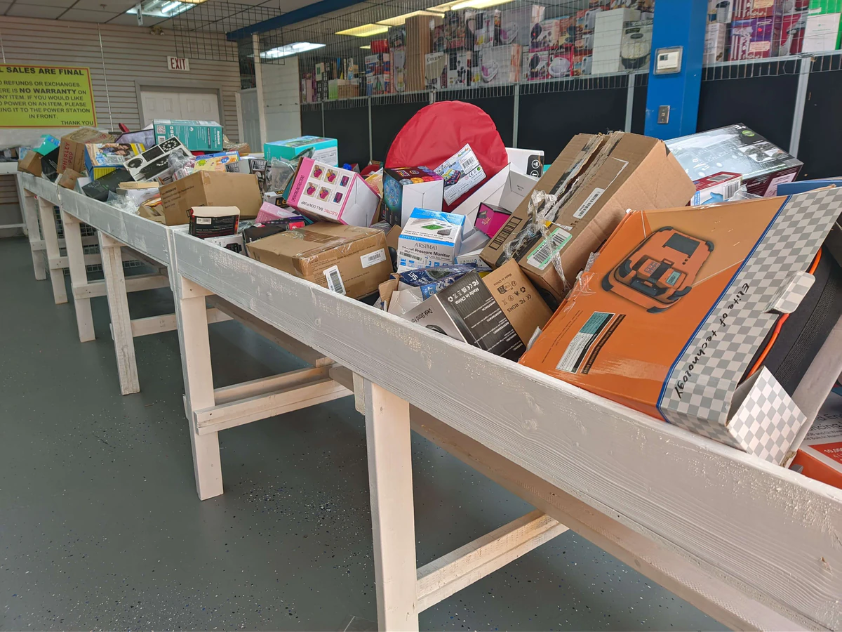 Elite Bins bin store in Brampton, Ontario — a Canadian liquidation store with daily price drops.