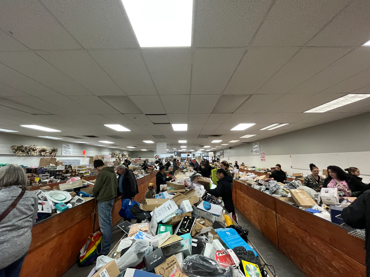 Loco Bins bin store in Hamilton (Two Locations), Ontario — a Canadian liquidation store with daily price drops.