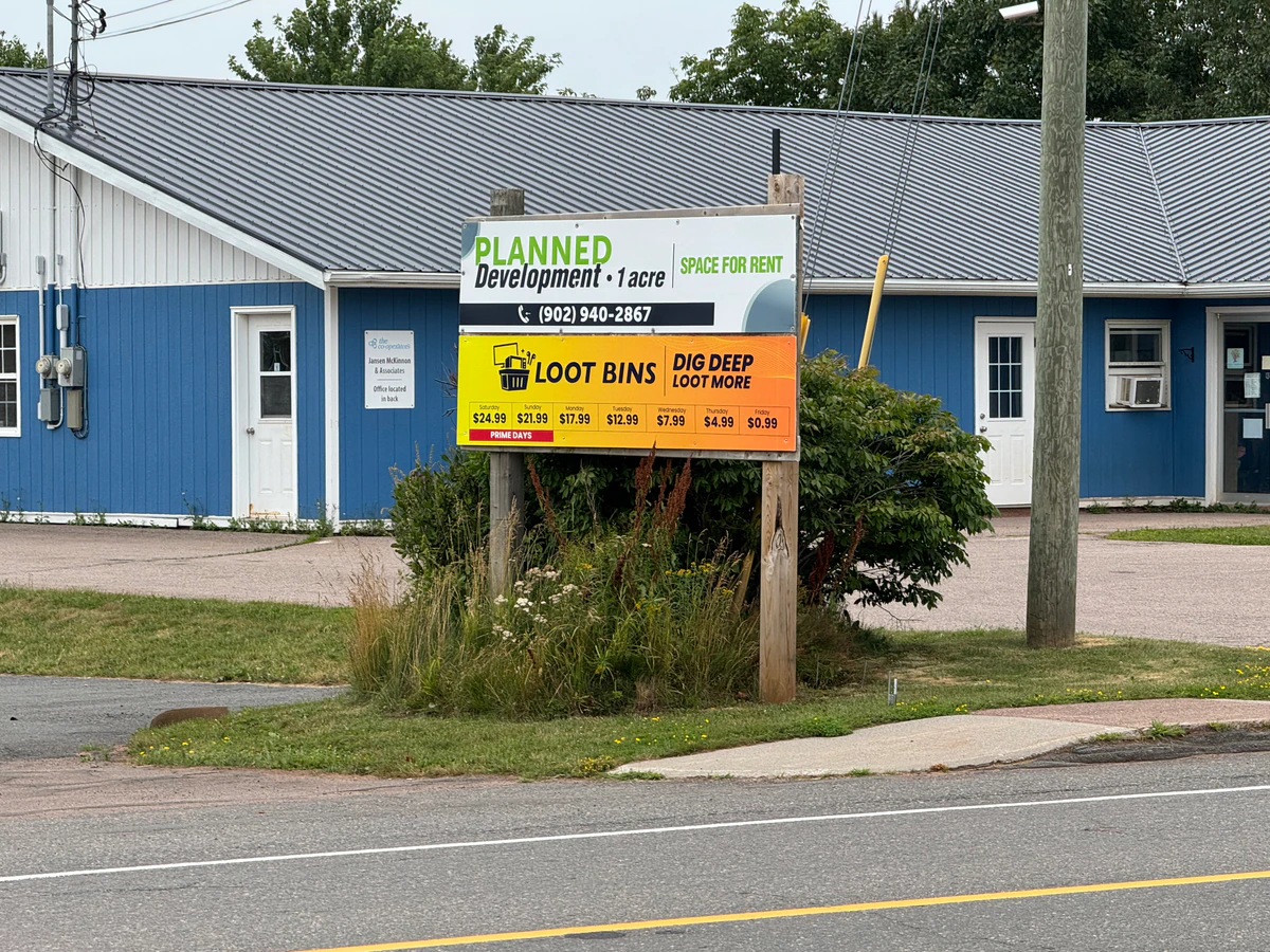 Loot Bins PEI bin store in Stratford, Prince Edward Island — a Canadian liquidation store with daily price drops.