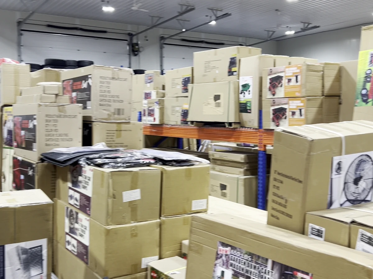 Wiener Binz bin store in Prince Albert and Regina, Saskatchewan — a Canadian liquidation store with daily price drops.