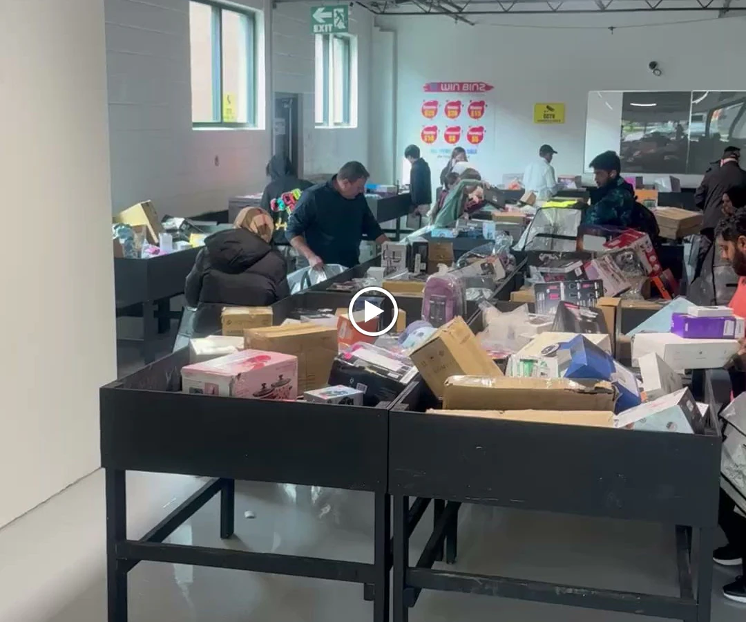 Win Binz bin store in Scarborough, Ontario — a Canadian liquidation store with daily price drops.