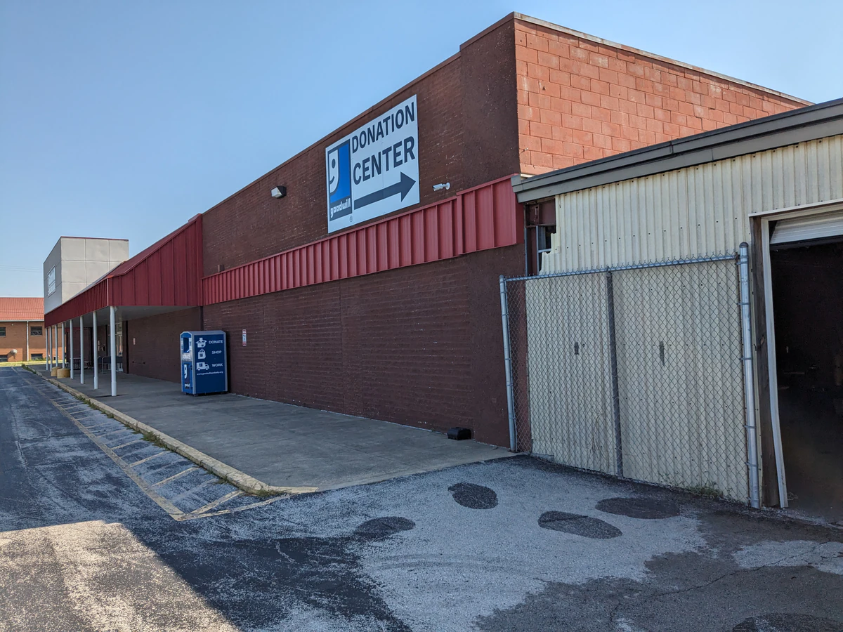 Goodwill Bellevue Industrial Plant in Bellevue, Ohio, featuring display shelves with books and home decor items.