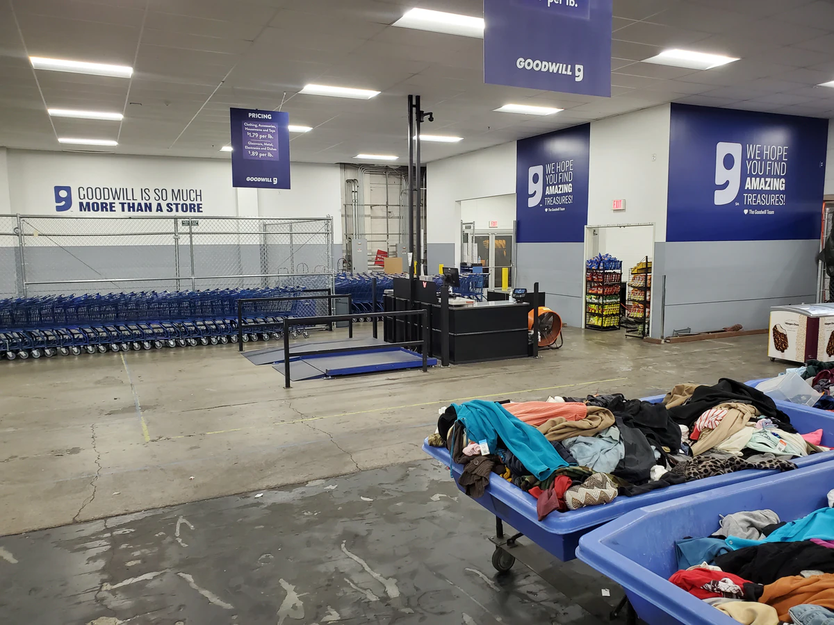 Goodwill Clearance Center in Phoenix, Arizona, featuring display shelves with books and home decor items.