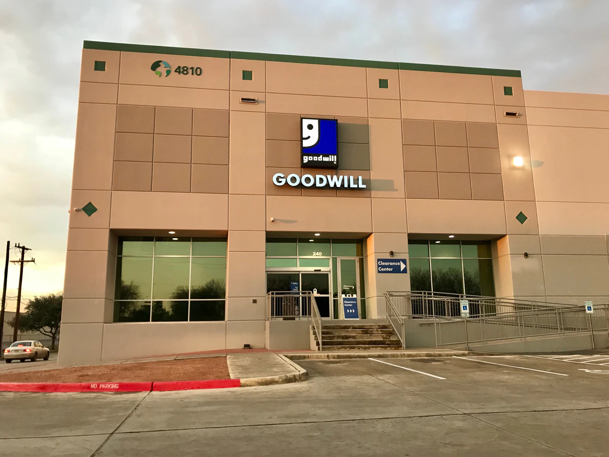 Goodwill Outlet and Donation Station in Windcrest, Texas, showing the donation entrance and bulk pricing signage.