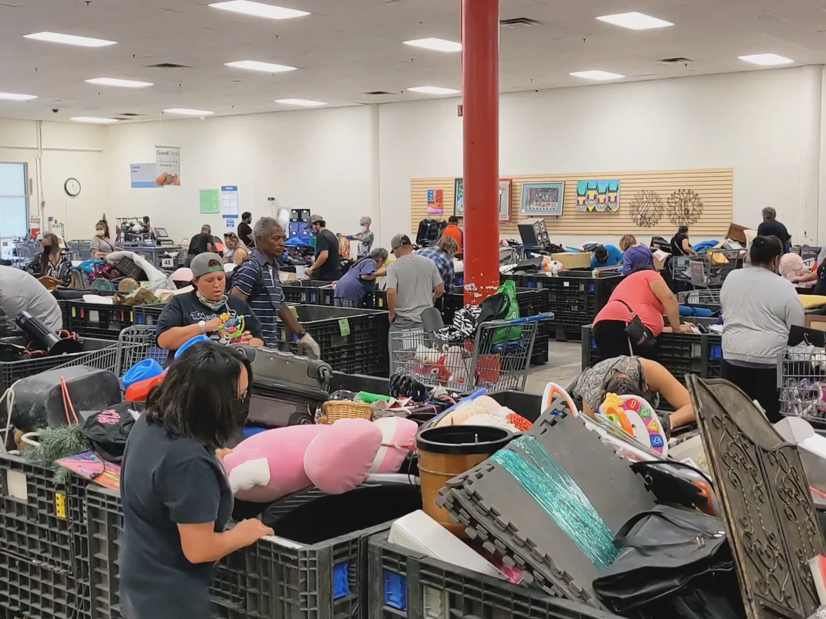 Goodwill- San Mateo in Albuquerque, New-mexico, highlighting the spacious interior layout of the retail store.