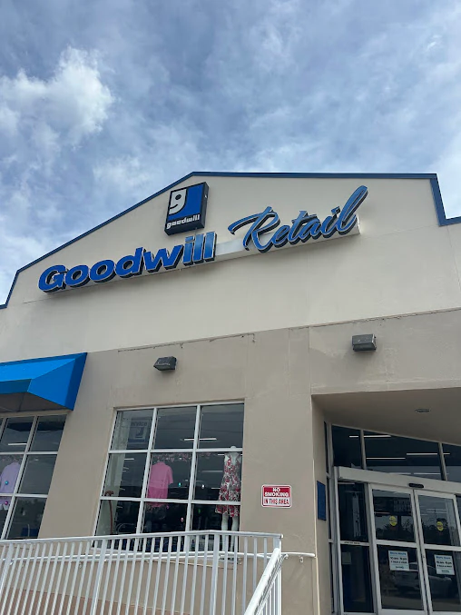 Goodwill St Petersburg Store in St. Petersburg, Florida, featuring display shelves with books and home decor items.