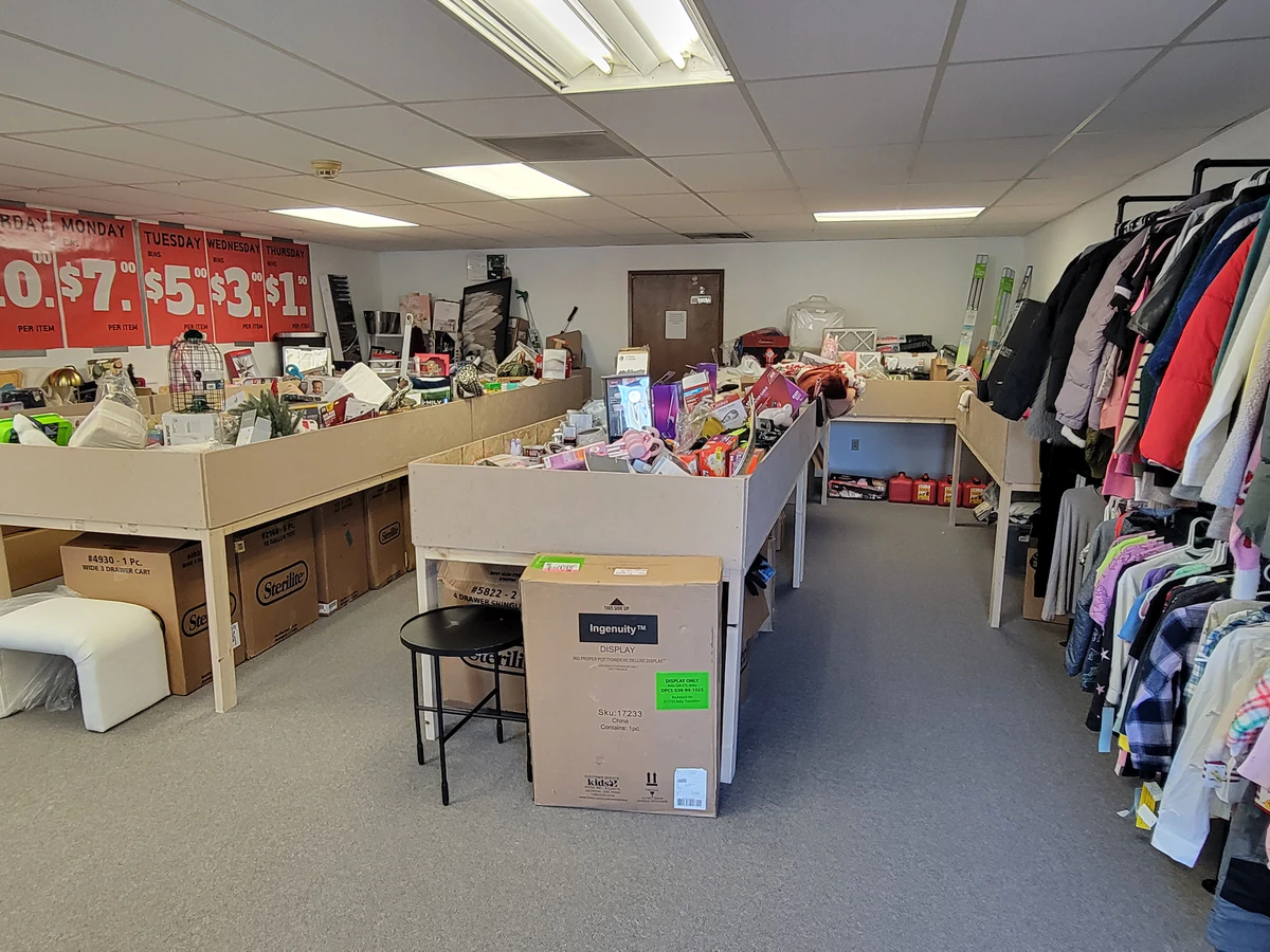 Bargain Binz – Everett interior merchandise display - discount store in everett, washington.