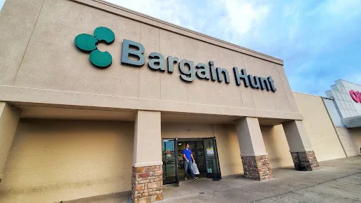 Bargain Hunt – Conway interior merchandise display - discount store in conway, arkansas.