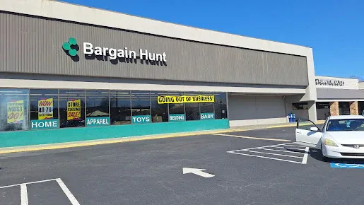 Bargain Hunt Crazy Bin Sales interior merchandise display - bin store in cumming, georgia.