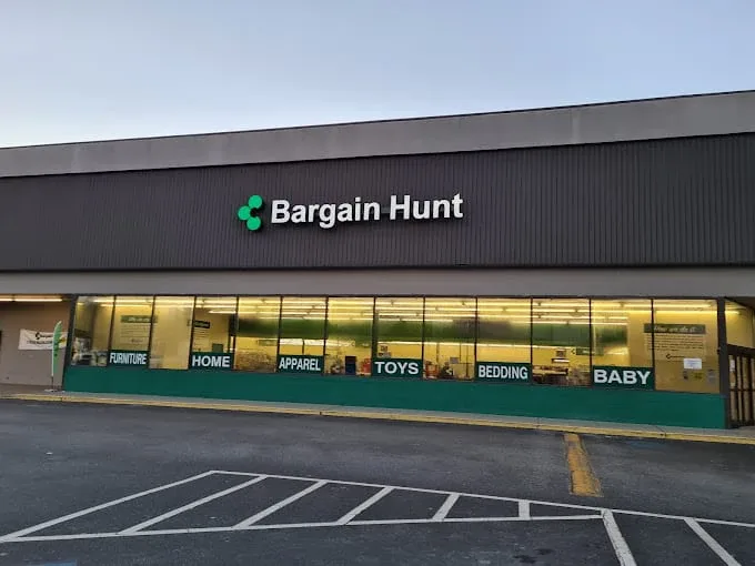 Bargain Hunt Crazy Bin Sales interior merchandise display - bin store in cumming, georgia.