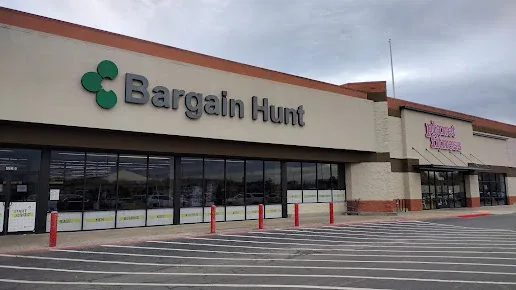 Bargain Hunt Jacksonville interior merchandise display - bin store in jacksonville, arkansas.