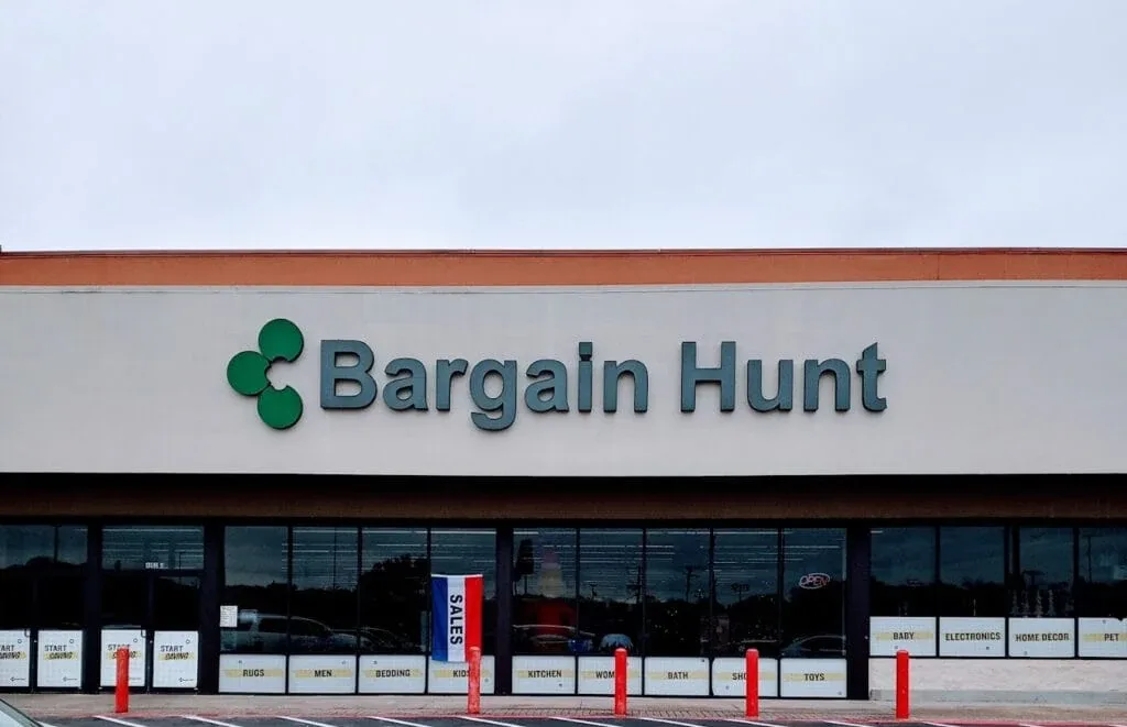 Bargain Hunt Jacksonville interior merchandise display - bin store in jacksonville, arkansas.