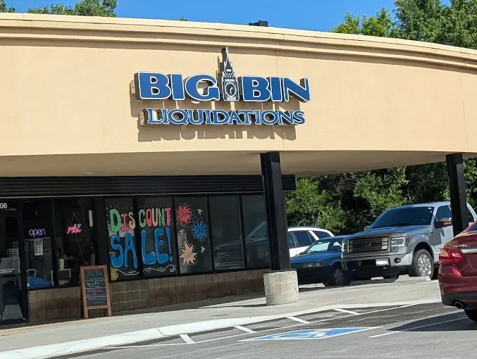 Big Bin Liquidations interior merchandise display - discount store in omaha, nebraska.