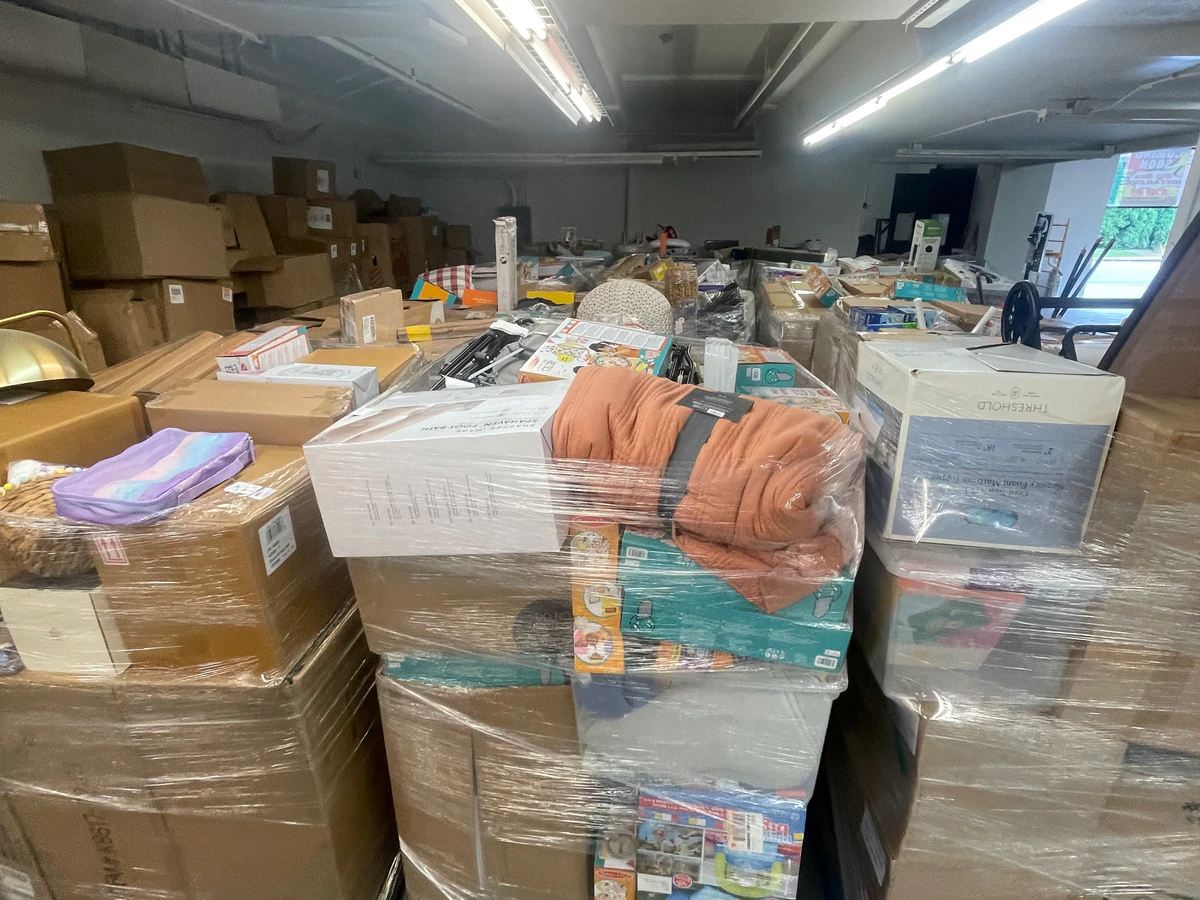 Big Box Deals & Treasures – Bin Store in Whitehall, PA interior merchandise display - department store in whitehall, pennsylvania.
