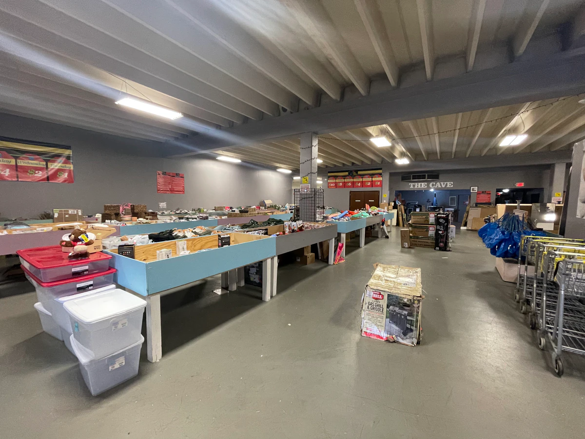 Bin Deals of Manassas interior merchandise display - bin store.