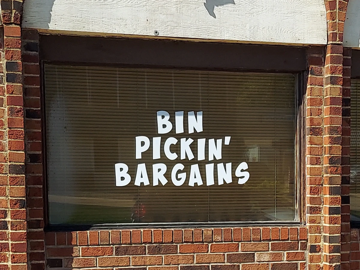 Bin Pickin’ Bargains Potosi interior merchandise display - bin store in potosi, missouri.