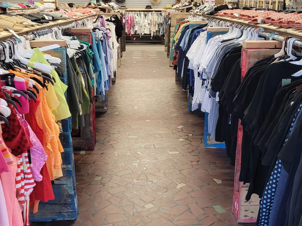 Bin Shop’n interior merchandise display - liquidator in hutchinson, kansas.