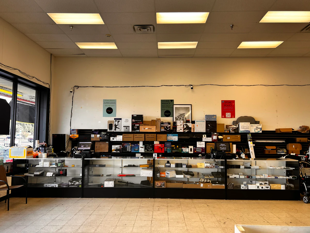 BIN & WIN DEALZ interior merchandise display - discount store in laurinburg, north carolina.