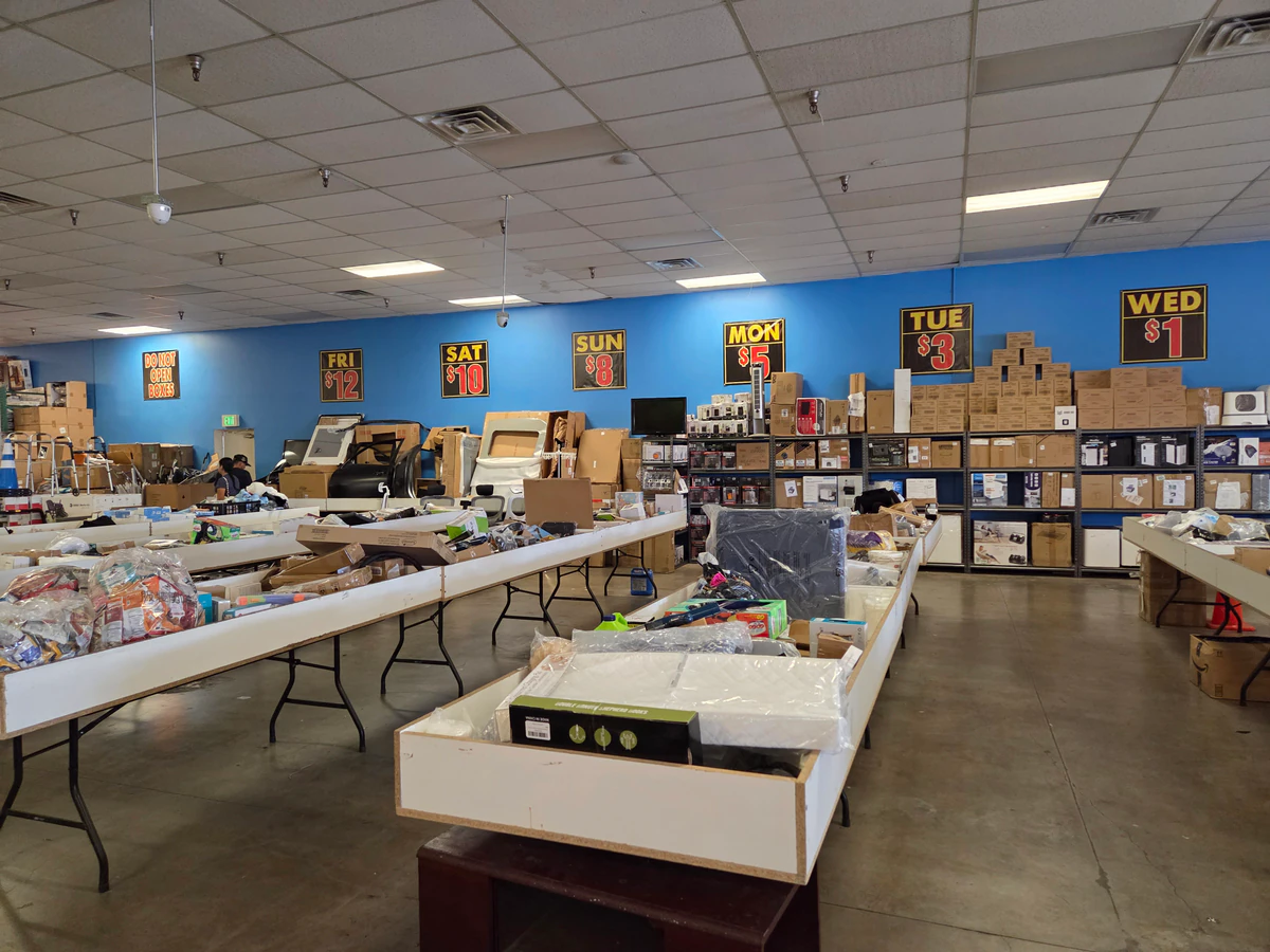 Bin & Win Hd interior merchandise display - discount store in victorville, california.