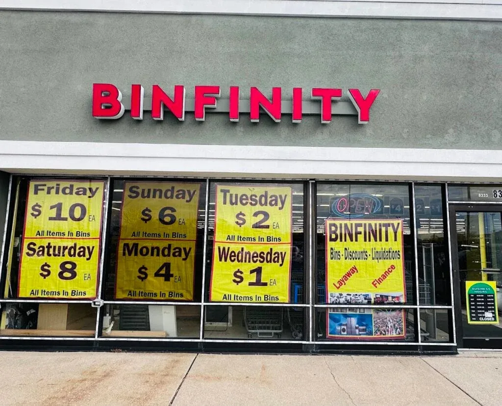 Binfinity Bins & Discount interior merchandise display - bin store in highland, indiana.