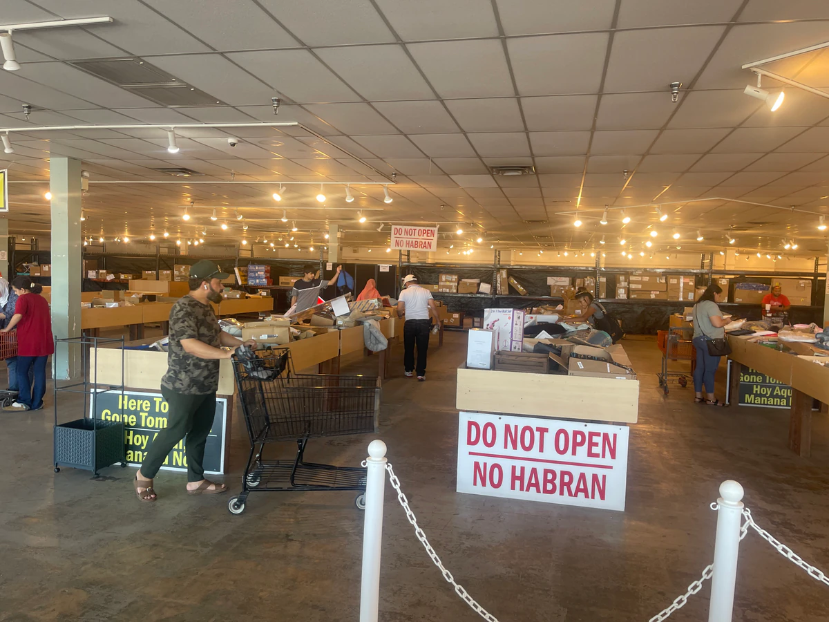 Blowout Liquidation interior merchandise display - liquidator in phoenix, arizona.