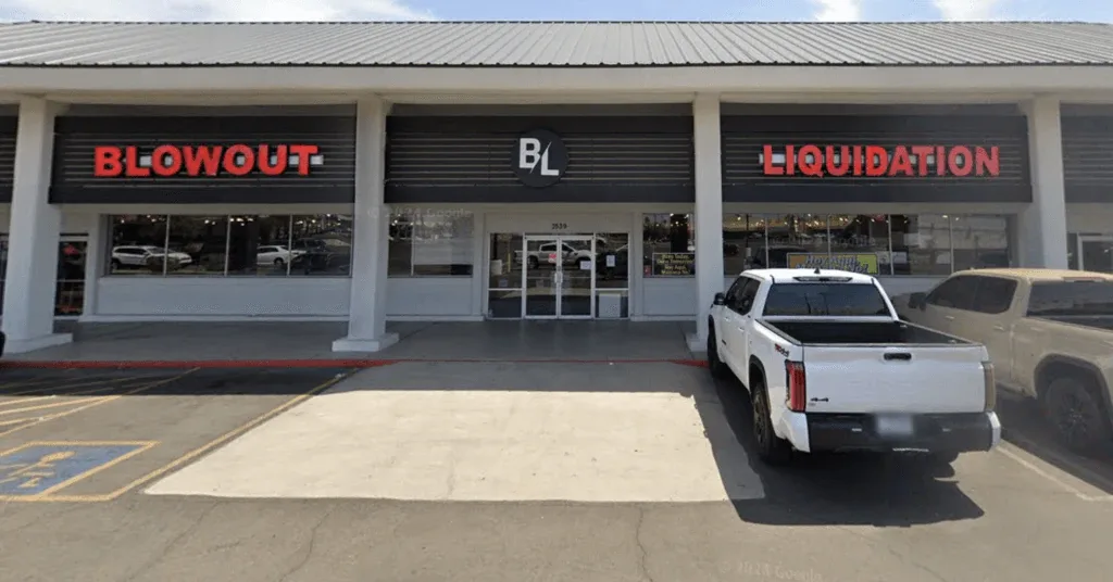 Blowout Liquidation interior merchandise display - liquidator in phoenix, arizona.