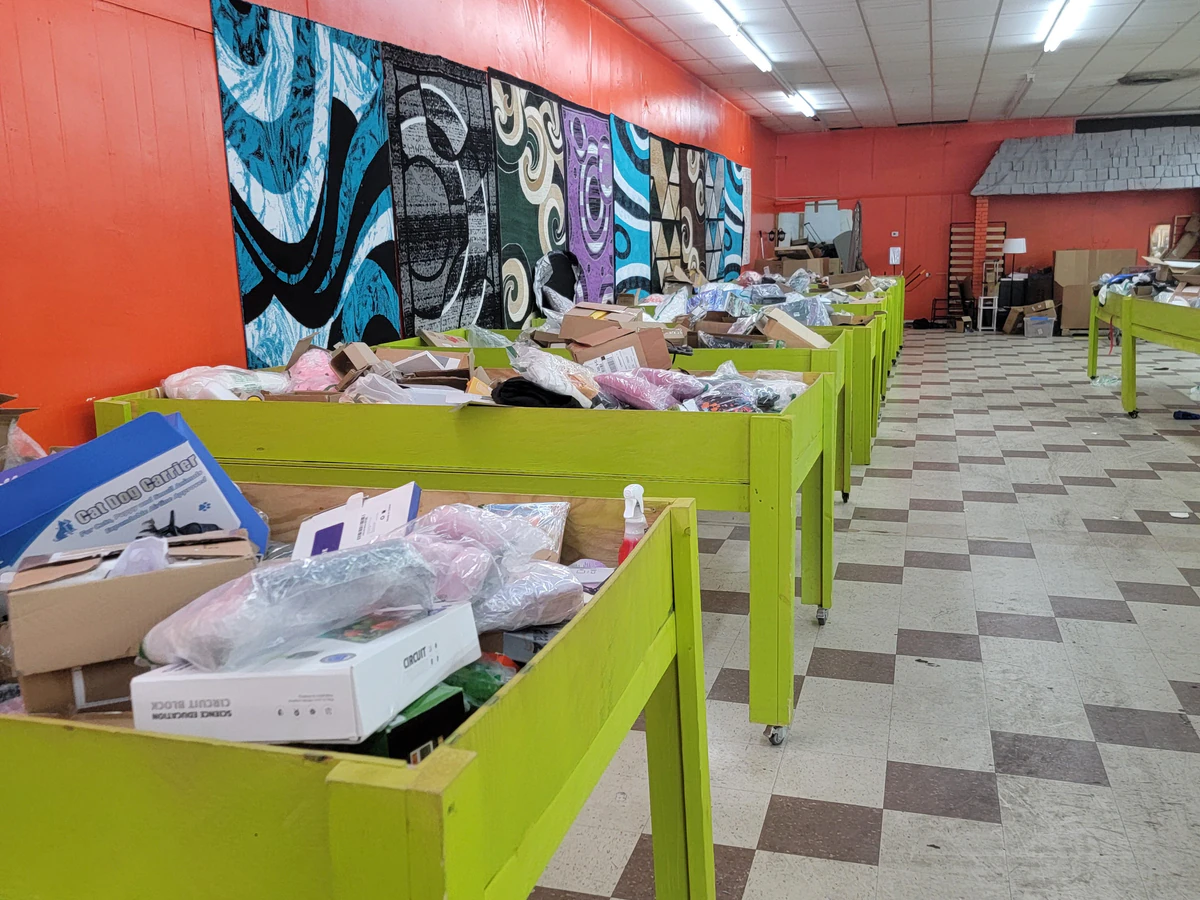 Bolton Daily Deals interior merchandise display - convenience store in alexandria, louisiana.