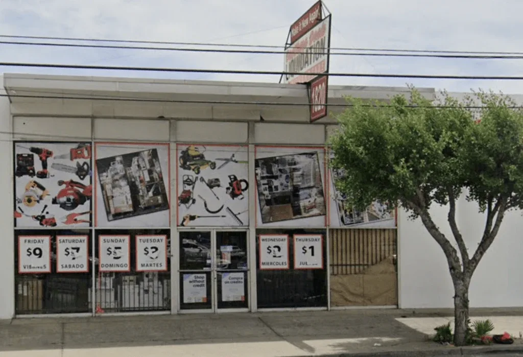 Brothers Deals interior merchandise display - liquidator in fresno, california.