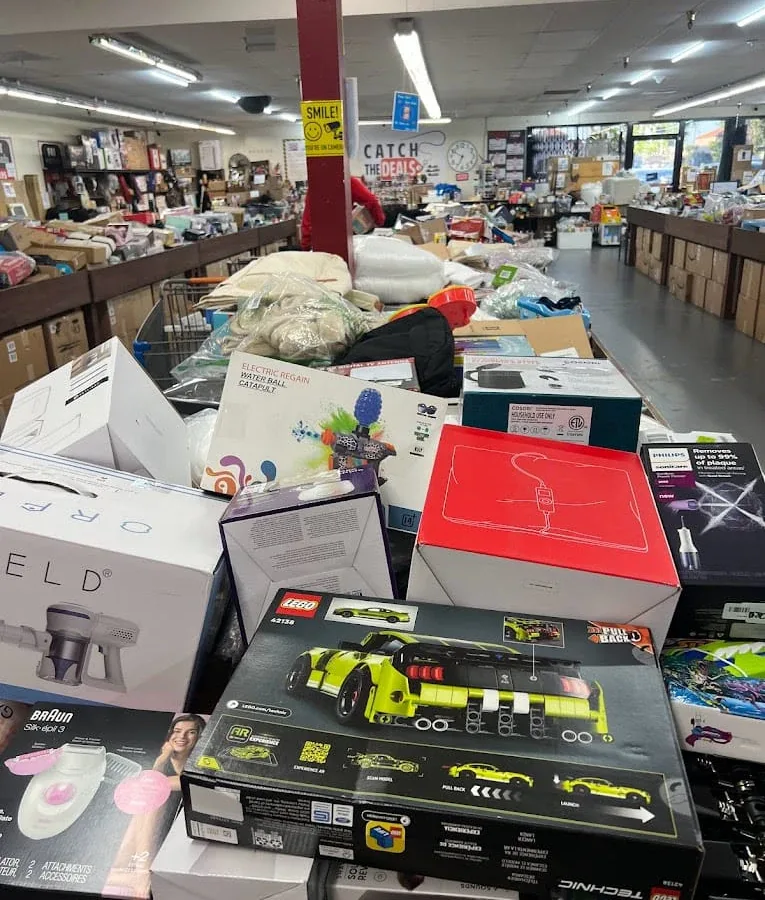 Catch the Deals interior merchandise display - outlet store in modesto, california.