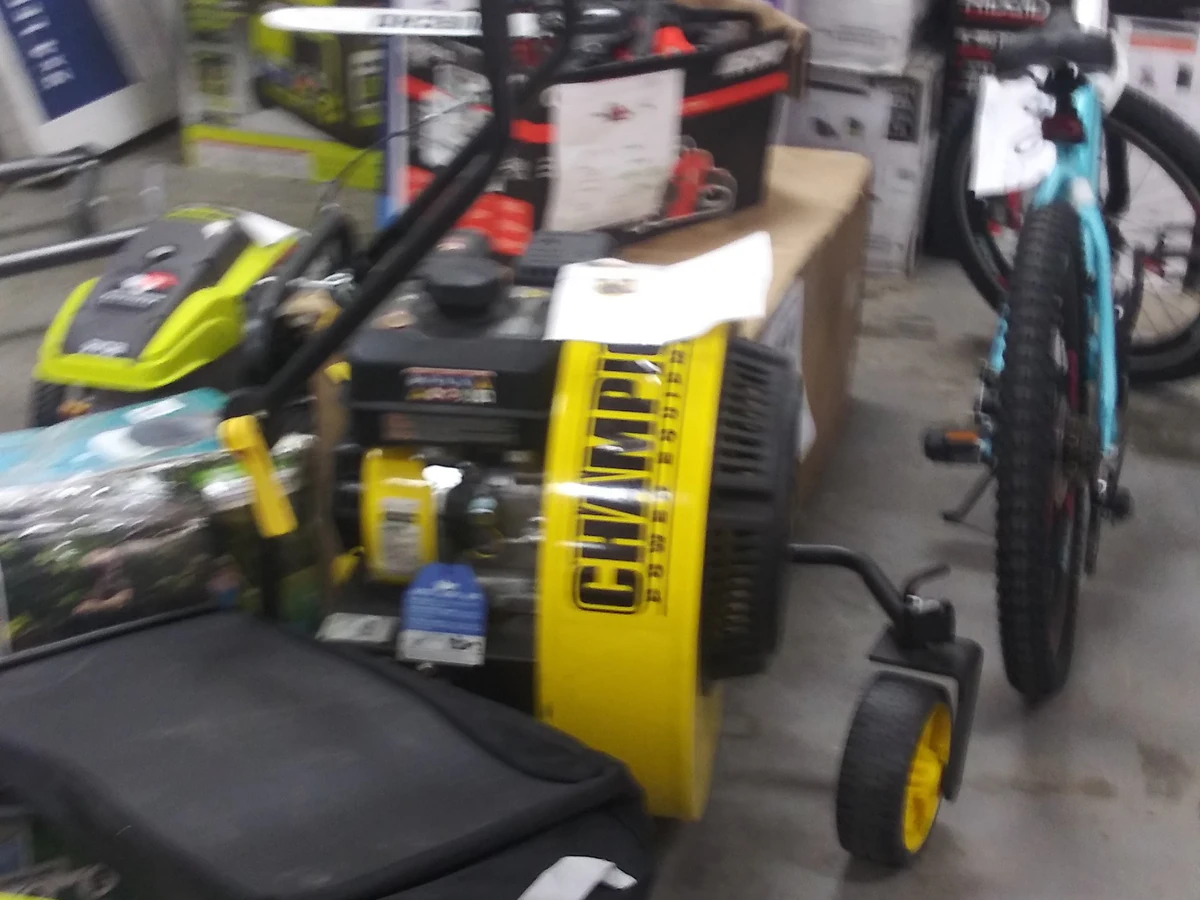Cutz Outlet Deals interior merchandise display - electronics accessories wholesaler in houston, texas.