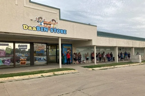 Daa Bin Store interior merchandise display - discount store in mason city, iowa.