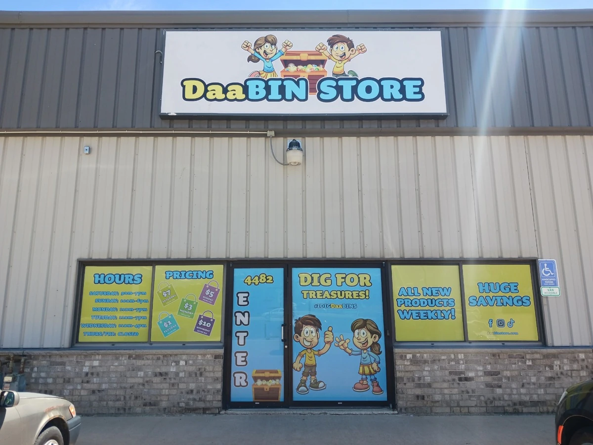 Daa Bin Store interior merchandise display - liquidator in dubuque, iowa.