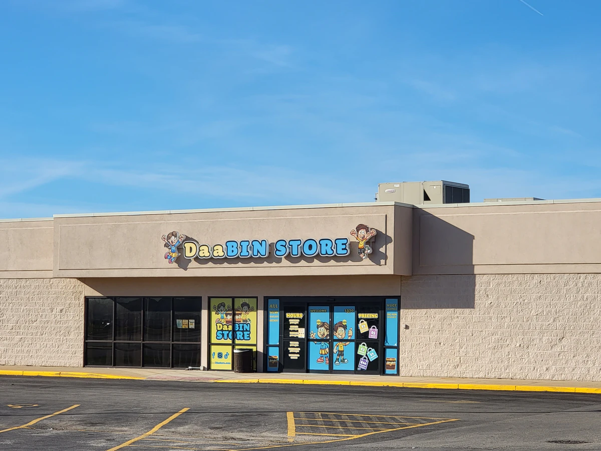 Daa Bin Store interior merchandise display - liquidator in marion, iowa.