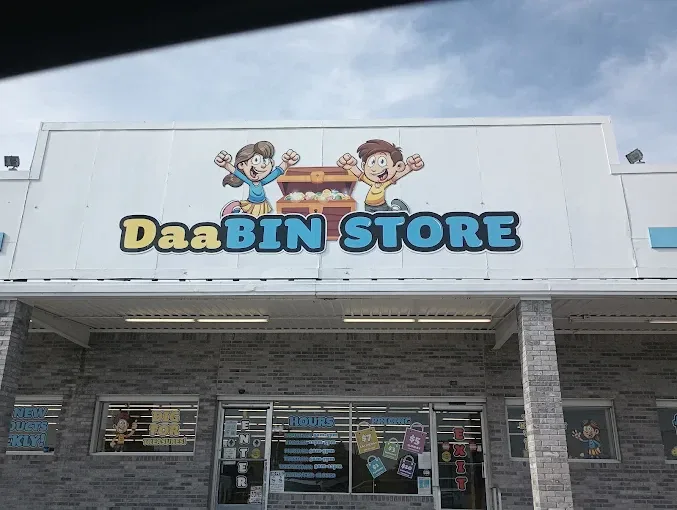 DaaBIN Store Dexter interior merchandise display - discount store in dexter, missouri.