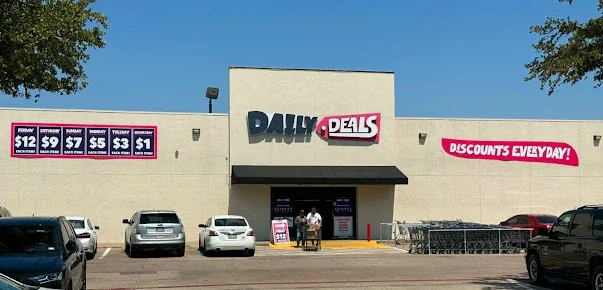 Daily Deals Dallas interior merchandise display - discount store in carrollton, texas.