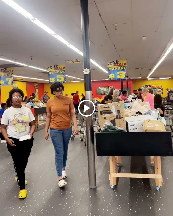 Daily Deals interior merchandise display - discount store in texarkana, texas.