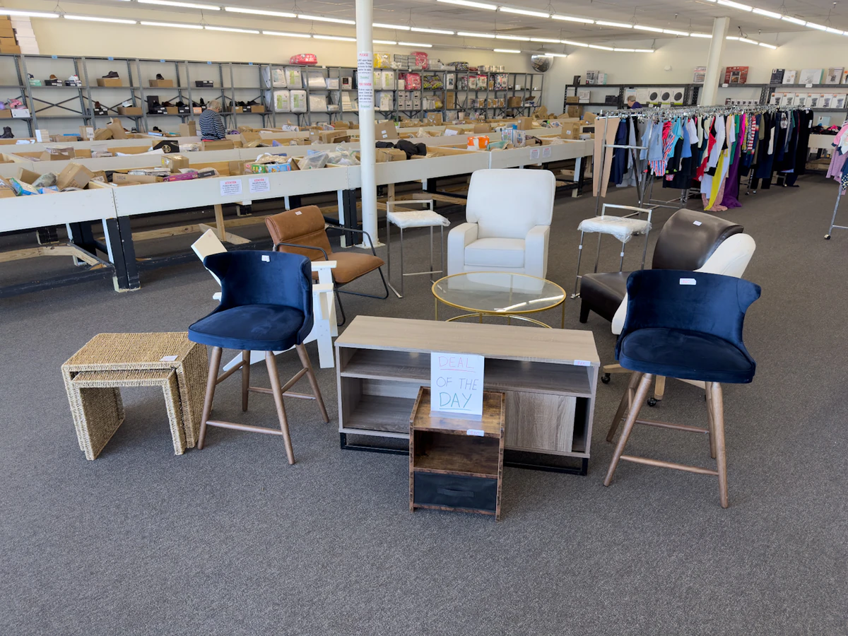 Daily Deals Liquidation interior merchandise display - discount store in scott, louisiana.