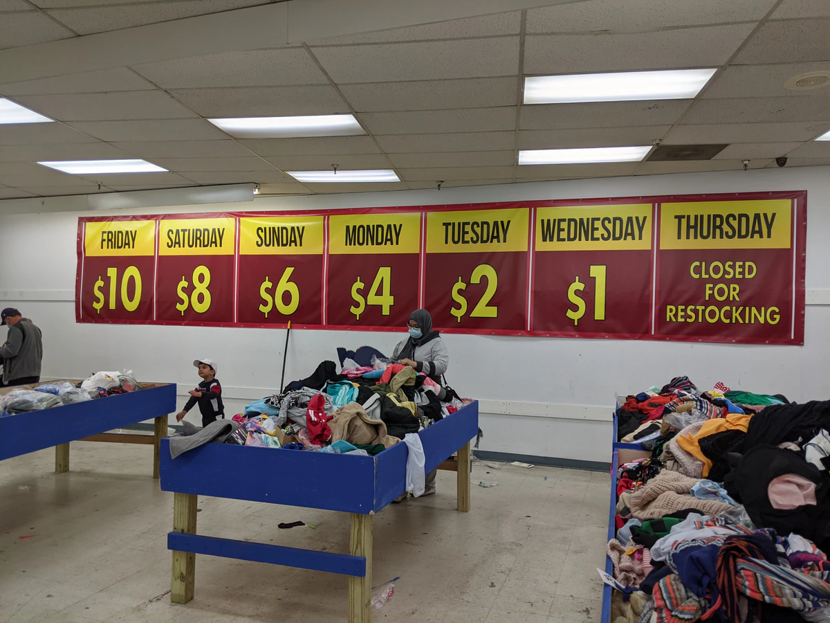 Daily Deals Liquidations interior merchandise display - liquidator in jersey city, new jersey.
