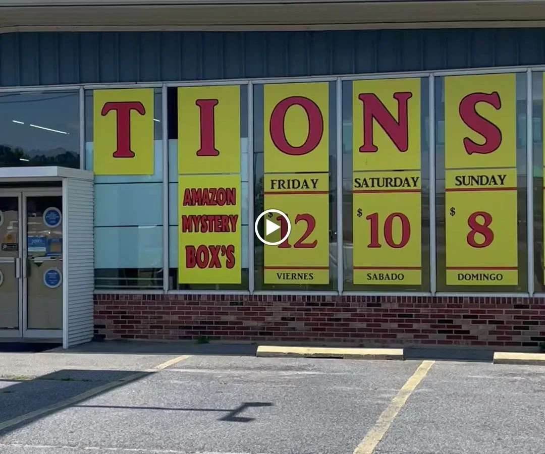 Daily Deals interior merchandise display - liquidator in seaford, delaware.
